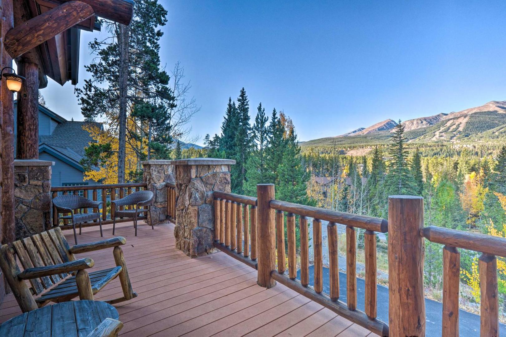 Hilltop Breck Home Hot Tub, Views, and Walk to Town